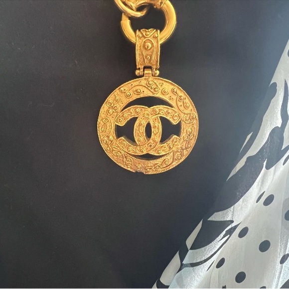 💯 Authentic Chanel Coco Mark Gold Plated 94 A Pendant Necklace W/Box❤️ - Picture 3 of 11